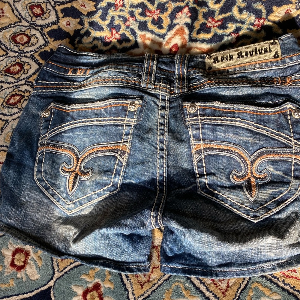 Rock & Revival size 28 mid rise bruna short